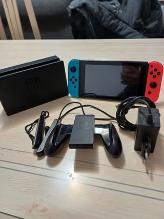 Nintendo Switch + FIFA 22 + Super Smash Bros