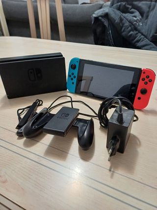 Nintendo Switch + FIFA 22 + Super Smash Bros