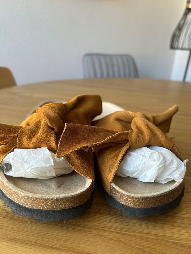 Sandalias Oysho piel teja/41