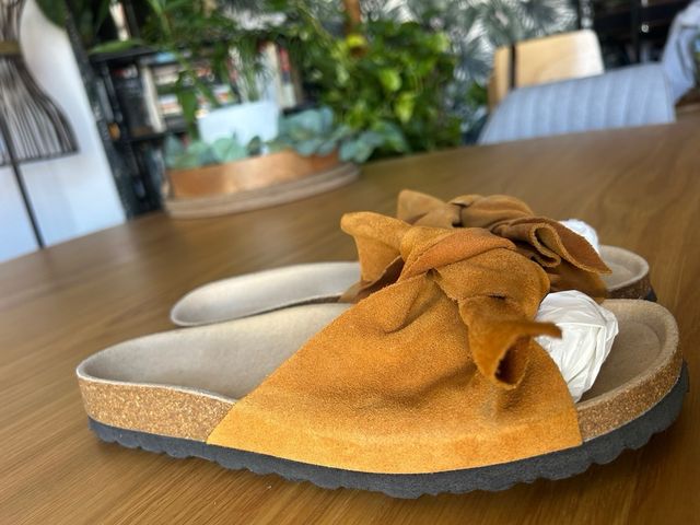 Sandalias Oysho piel teja/41