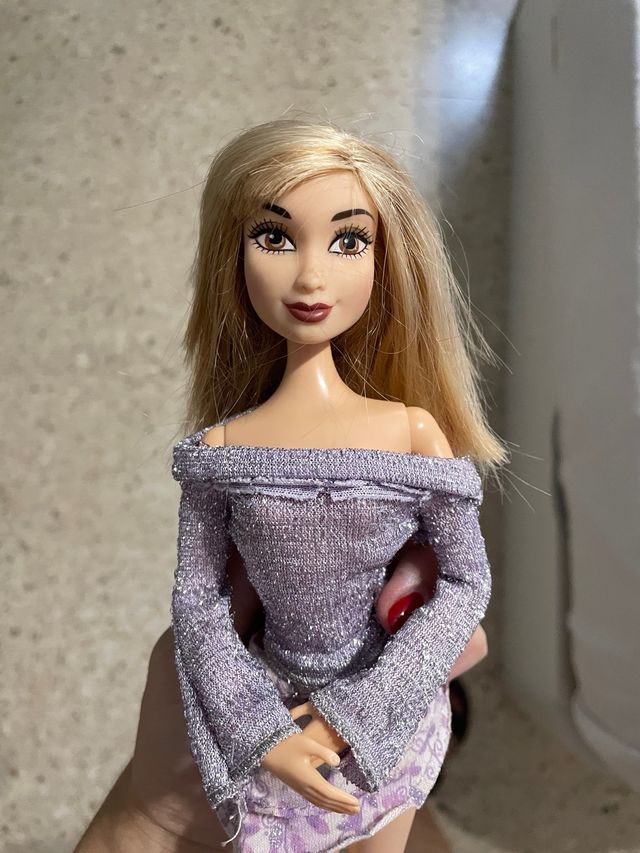 Muñeca Barbie Mattel - Vestido Lila