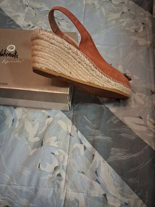 Sandalias Vidorreta cuña ,color teja- oro viejo .