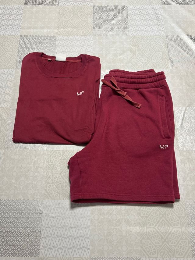 Conjunto Myprotein rojo