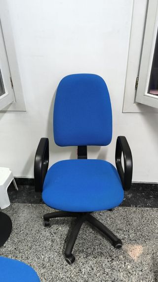 Silla oficina azul giratoria