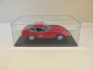 Ferrari 365 GTB4 1:24 Bburago