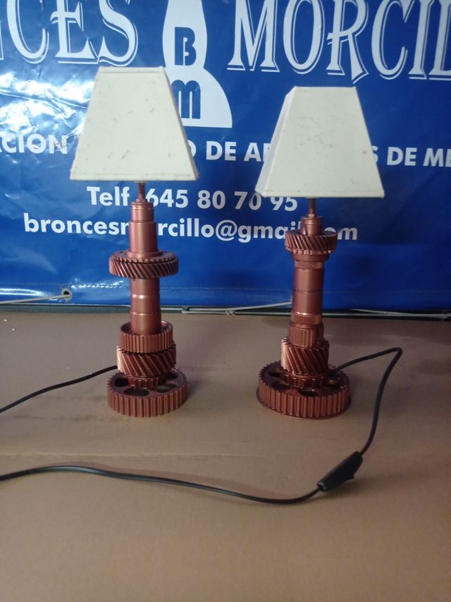 Lámparas artesanales con engranajes