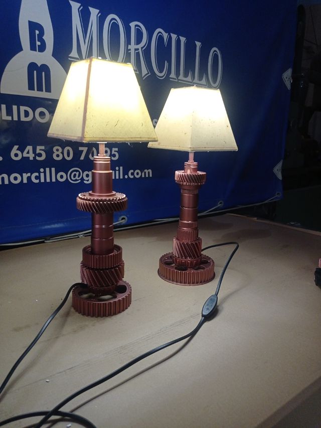 Lámparas artesanales con engranajes