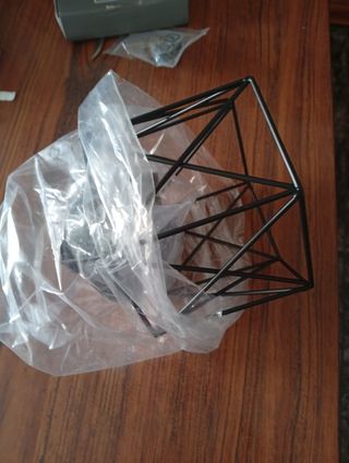 Lámpara metal negra geométrica