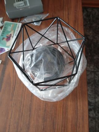 Lámpara metal negra geométrica