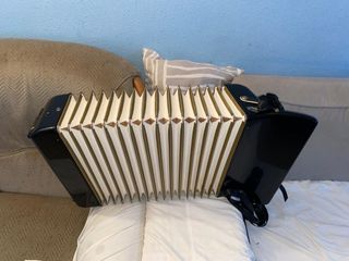 Acordeón Hohner Concerto II 72 bajos