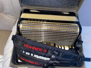 Acordeón Hohner Concerto II 72 bajos