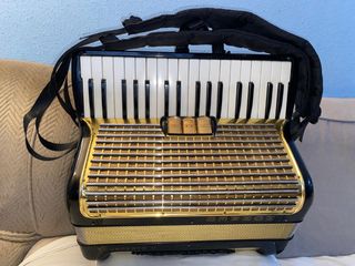 Acordeón Hohner Concerto II 72 bajos