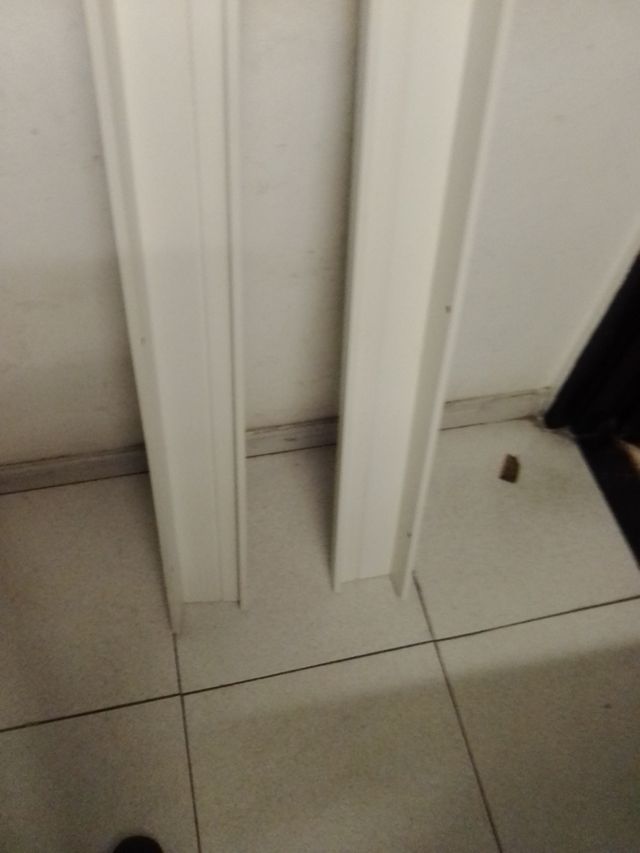 2 estanterías de madera
