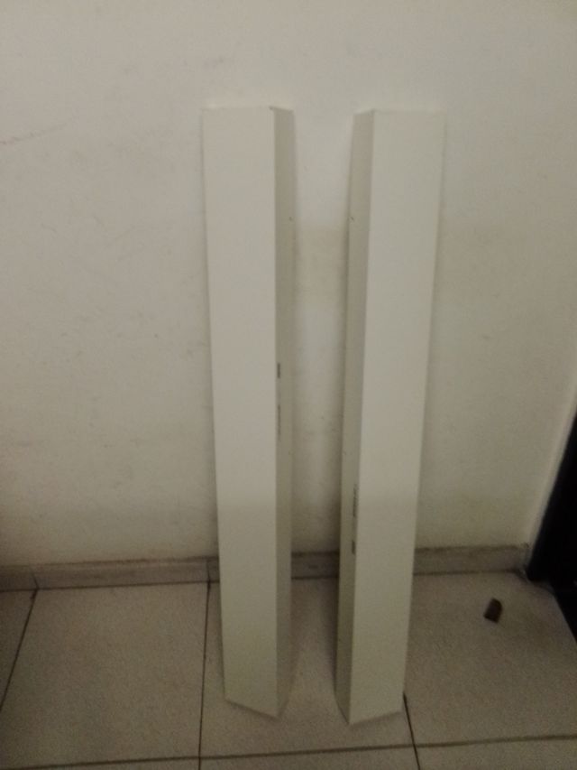 2 estanterías de madera