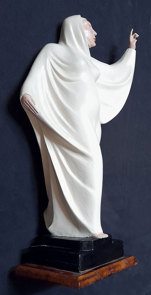 Escultura María Guerrero: Art Déco