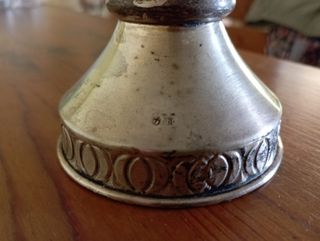 Jarrón cristal tallado, con base de plata