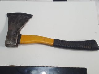 Hacha Mango Amarillo,dos tijeras y una sierra