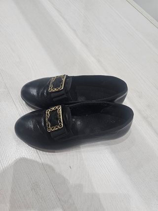 Zapatos Fallero negros con hebilla dorada