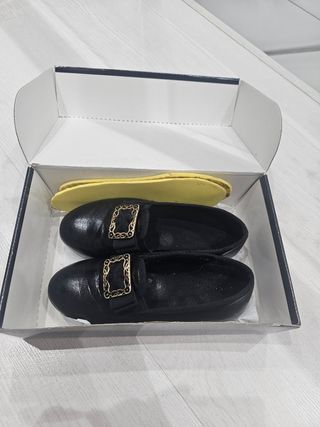 Zapatos Fallero negros con hebilla dorada