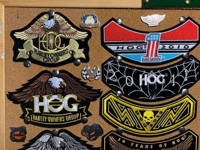 Coleção de remendos e alfinetes HOG e Harley Davidson
