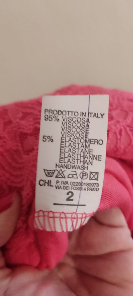 Vestido corto fucsia encaje