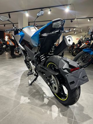 CFMOTO 125NK - Motocicleta