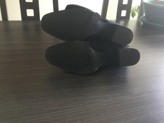 Botas altas negras ante