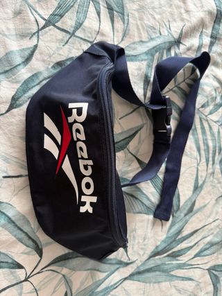 Riñonera Reebok - Azul y Blanca
Nueva.