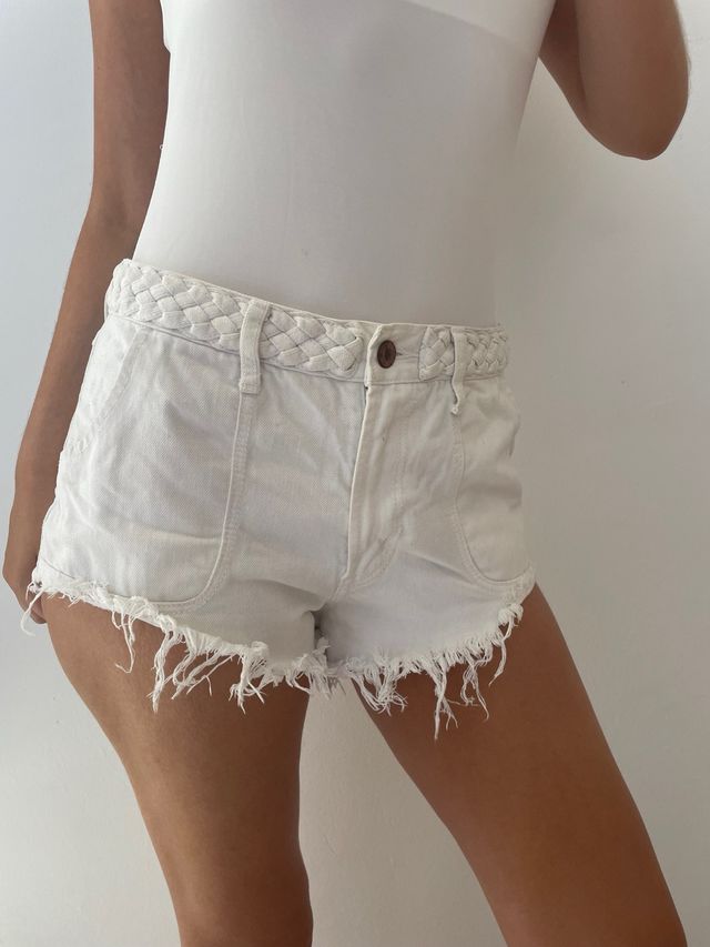 Shorts blancos- festival, tiro alto