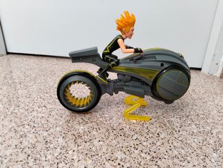 Sendokai Champions: Figura en moto