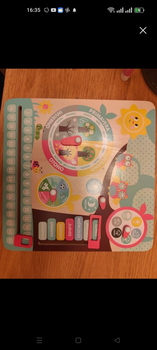 Calendario infantil de madera.