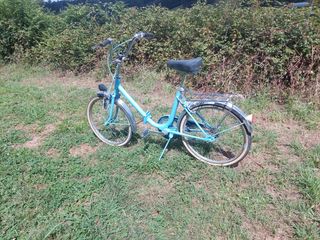 Bicicleta clásica azul