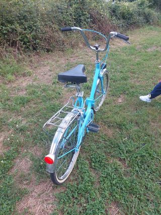 Bicicleta clásica azul