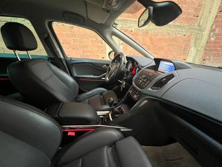Opel Zafira Tourer 2013