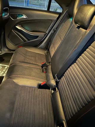 MERCEDES CLA 200d AMG Line con Pack Night