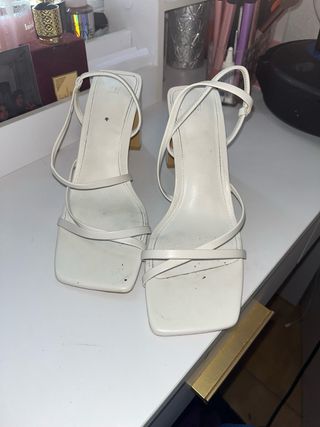 Tacones blancos de tacón grueso