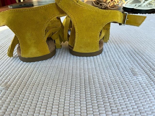 Sandálias 36 de dedo Hetane Mostarda