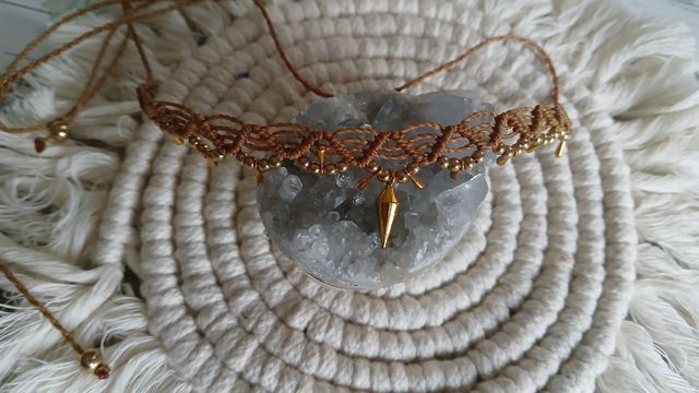 Collana macramè beige e oro