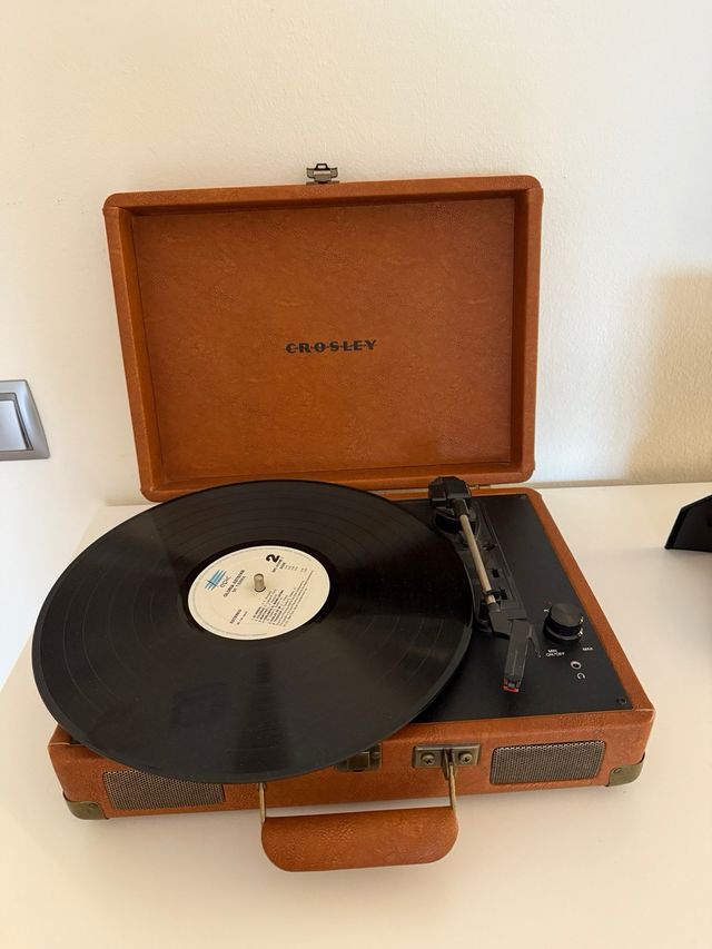 Tocadiscos Crosley marrón