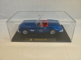 Ferrari 250 California in scala 1.24 bburago 