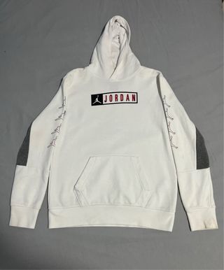 Sudadera blanca Jordan con logo y detalles