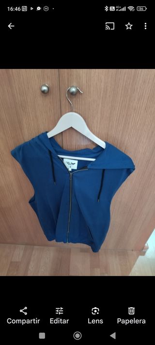 Camisas, pantalón corto y abrigo 