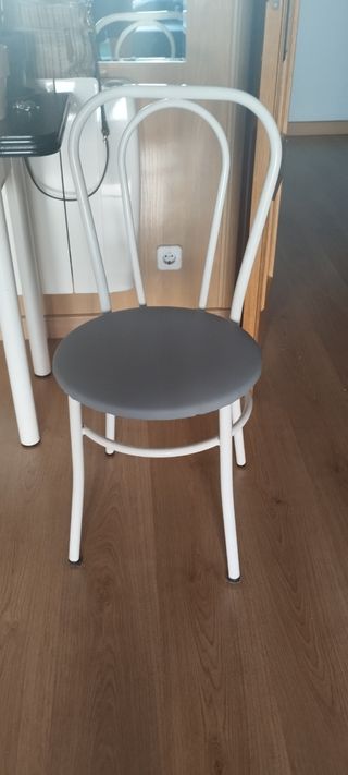 Mesa cocina blanca + 2 sillas