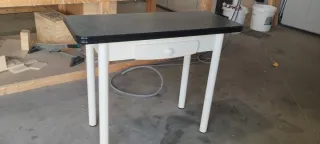 Mesa cocina blanca + 2 sillas