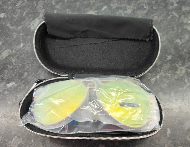 Gafas polarizadas doradas