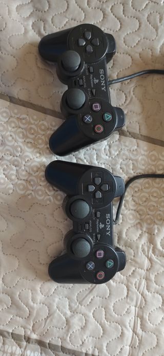 PS2 (PlayStation 2) - 2 mandos + juegos