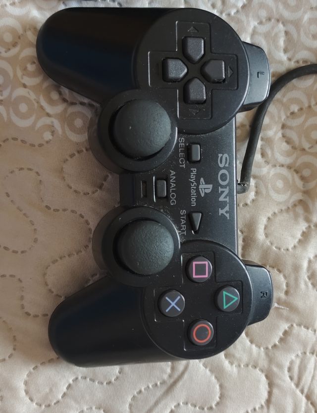 PS2 (PlayStation 2) - 2 mandos + juegos