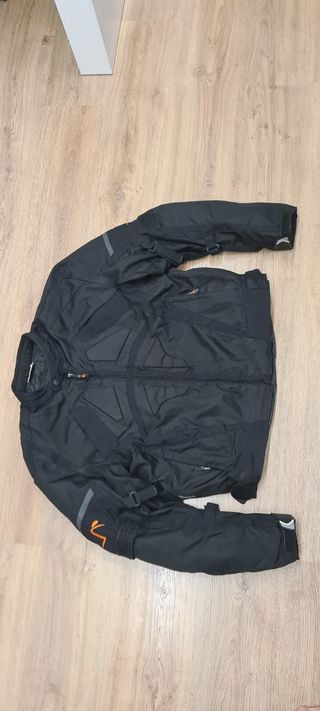 Chaqueta moto con protecciones y guantes talla 10
