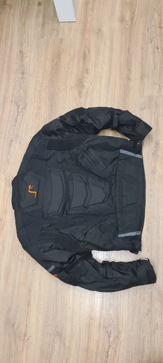 Chaqueta moto con protecciones y guantes talla 10
