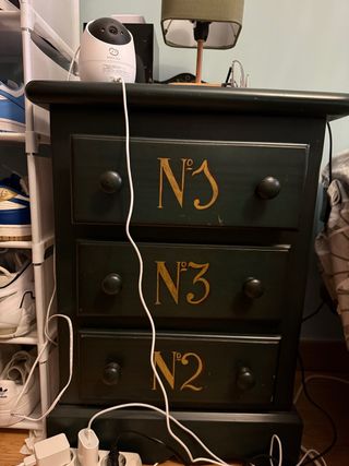 Mesita noche vintage verde